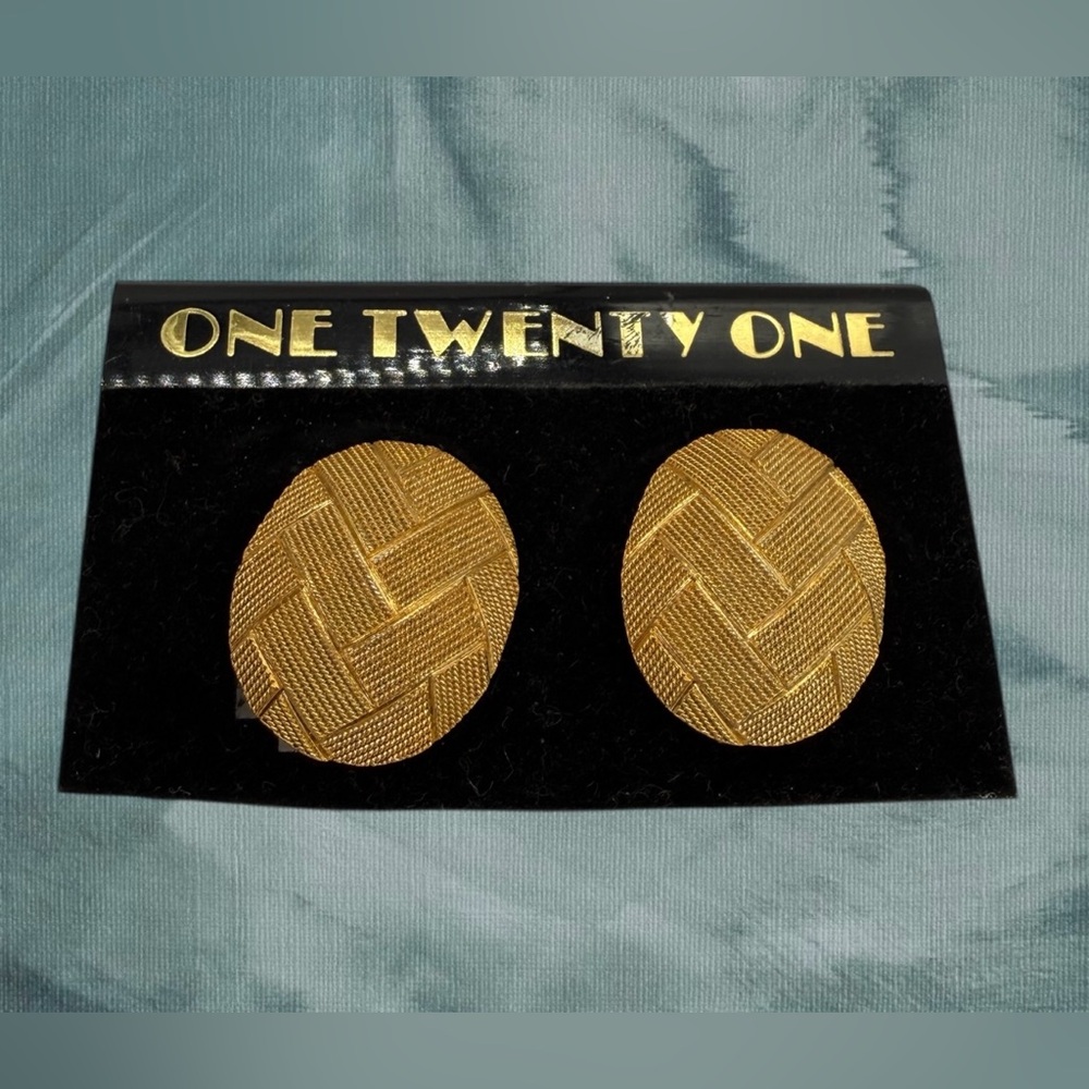 NWT- One Twenty One Gold Basketweave Oval Textured Earrings - Picture 1 of 6